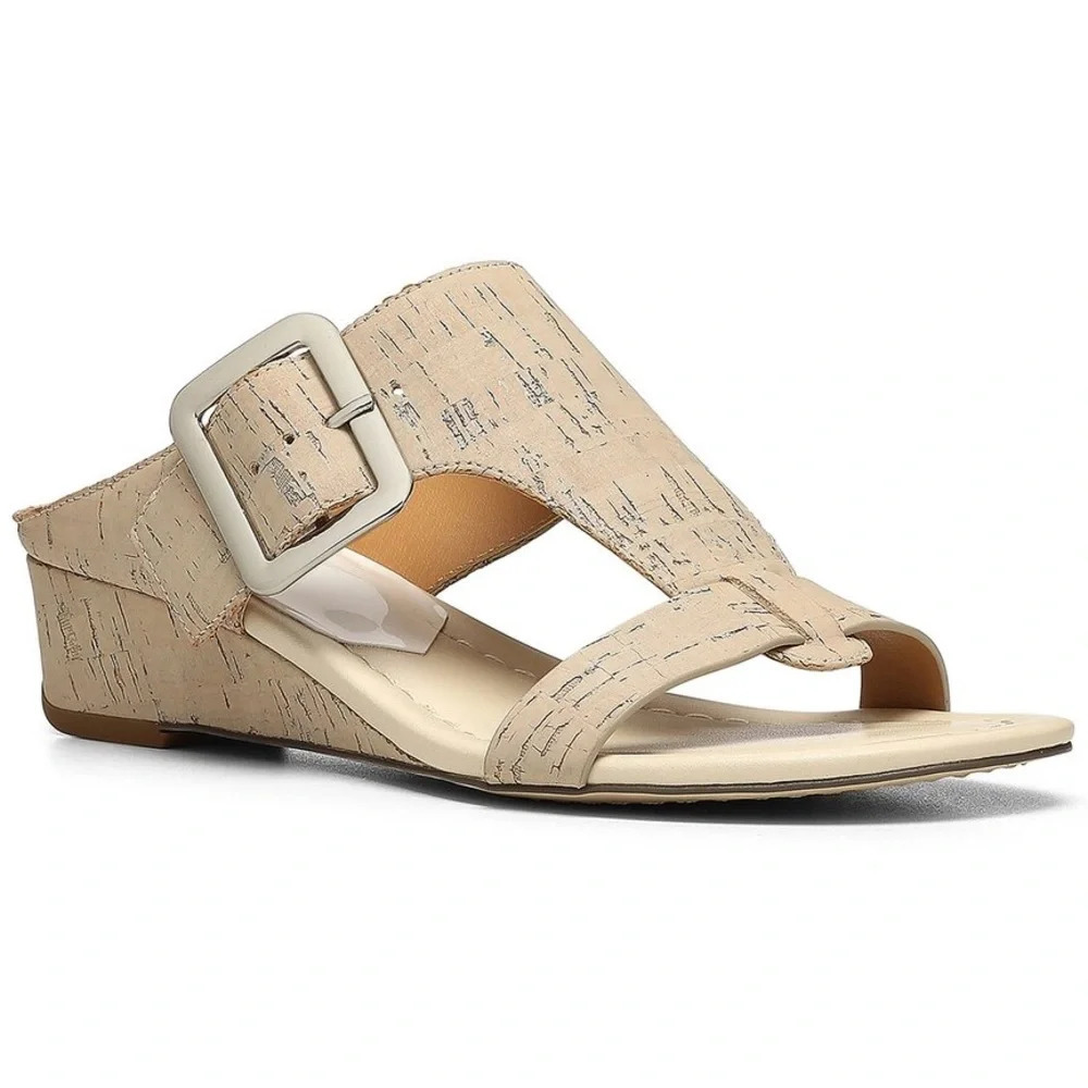 Donald Pliner Vine Buckled Wedge Sandal in bone Size: 7